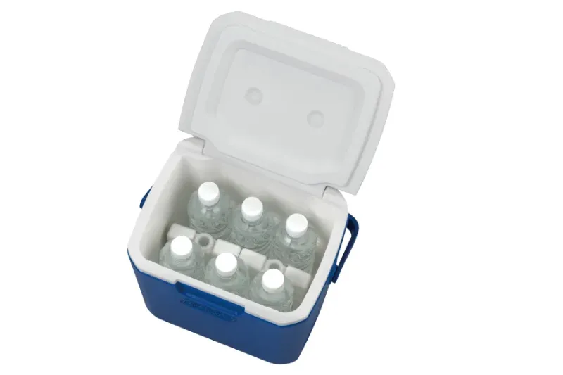 コールマン テイク9に500mlペットボトル6本と保冷剤を収納した使用例