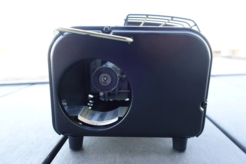 シャンクヒーターのガスボンベ装着側のディテール。CB缶の着脱構造が分かるアングル。